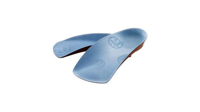 Il Blaues Fussbett® di Birkenstock su sfondo bianco.