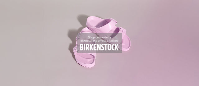 Primo piano di Arizona Sandali Donna fondant pink su sfondo con gradiente rosa