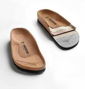 Due plantari originali Birkenstock su sfondo bianco, quello a destra mette in evidenza i diversi strati.