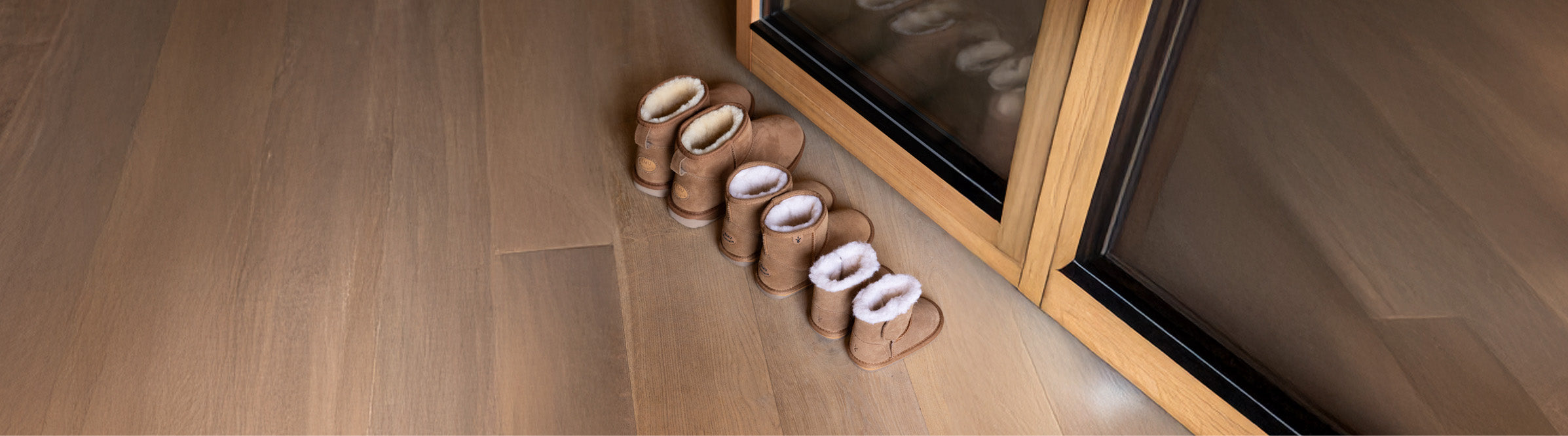 Stivaletti EMU Australia Stinger Mini Kids in shearling, versione famiglia con modelli coordinati per adulti e bambini.