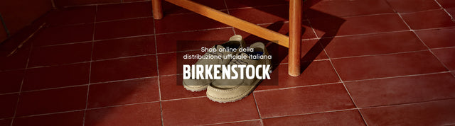 scarpe birkenstock utti lace gray taupe su mattonelle rosse