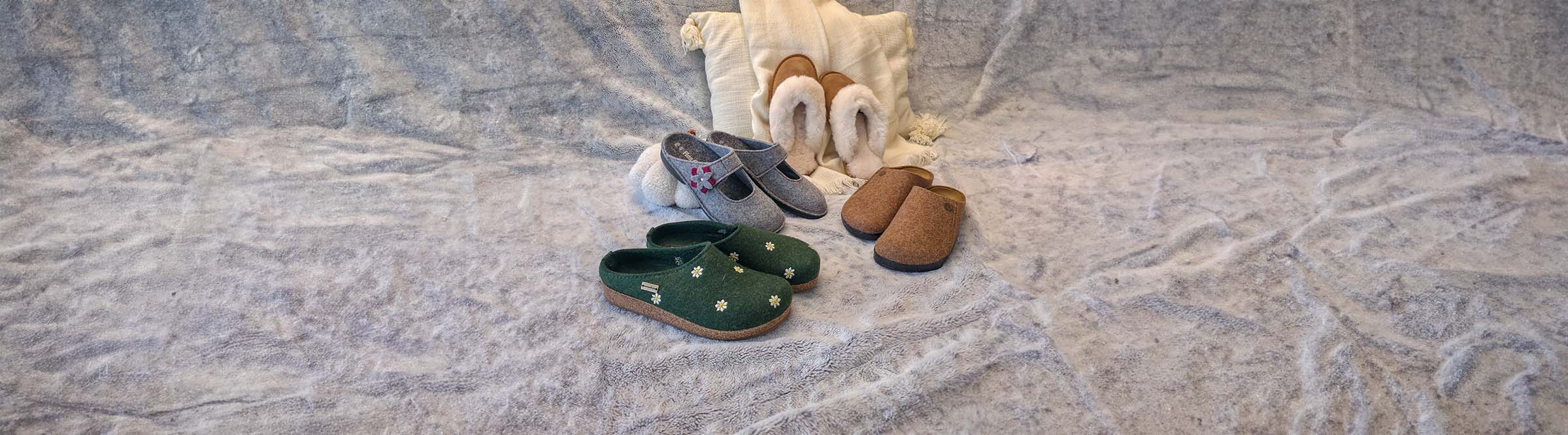 Primo piano di ciabatte invernali di Haflinger modello margherite, Finncomfort, Birkenstock Zermatt ed Emu australia