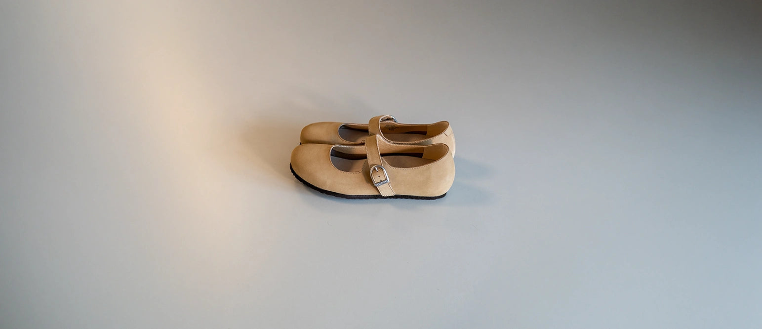 primo piano di ballerine birkenstock santa clarita beige
